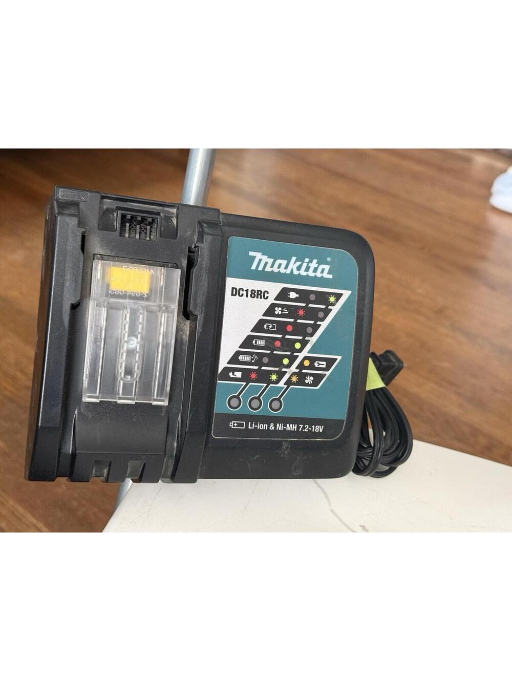Makita DC18RC Li-ion 18 volt Battery Charger , Good Condition